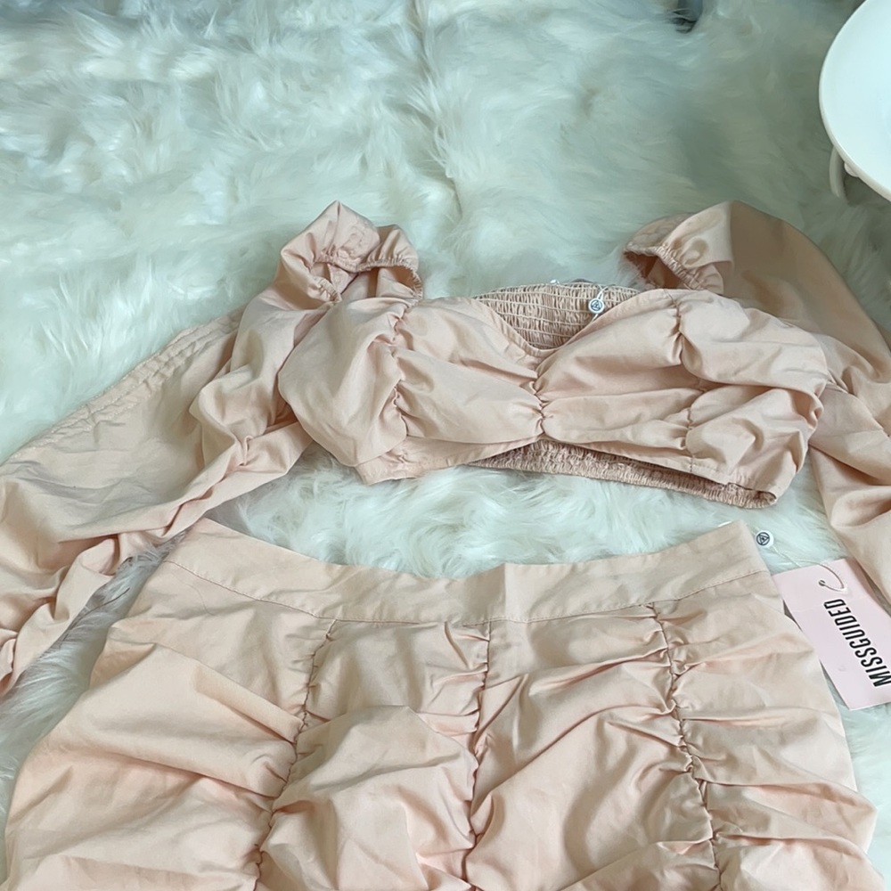 Cute salmon two piece mini skirt and crop top - Picture 4 of 4